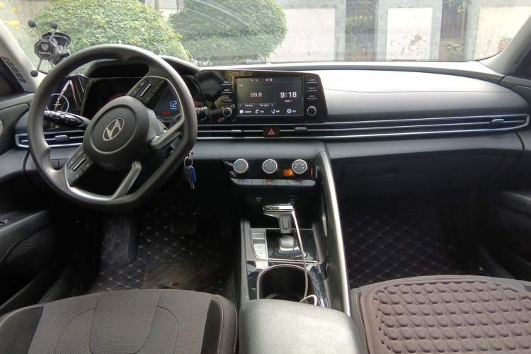Used Hyundai Elantra 2023 1.5L CVT GLS Leading Edition Center Console