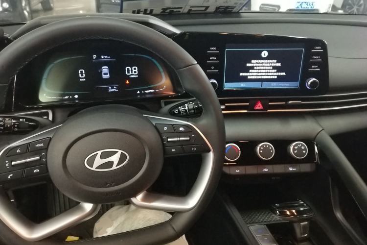 Used Hyundai Elantra 2023 1.5L CVT GLX Elite Edition Center Console