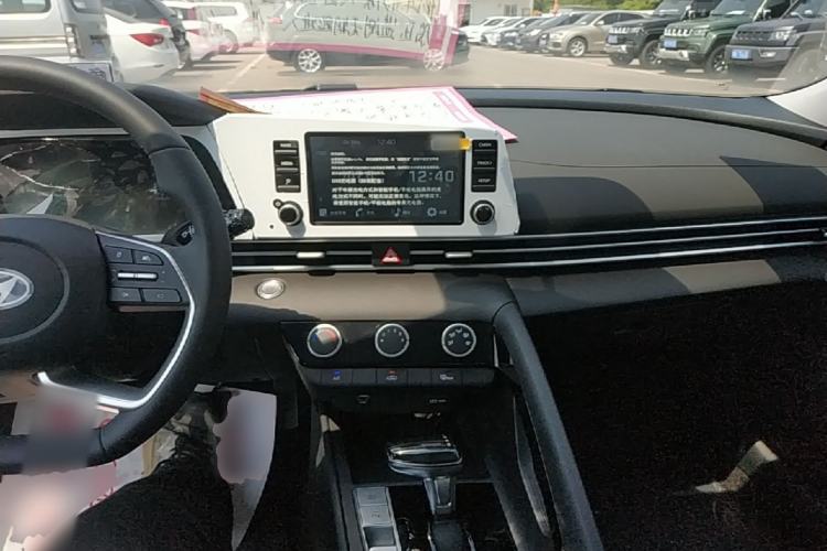 Used Hyundai Elantra 2023 1.5L CVT GLX Elite Edition Center Console
