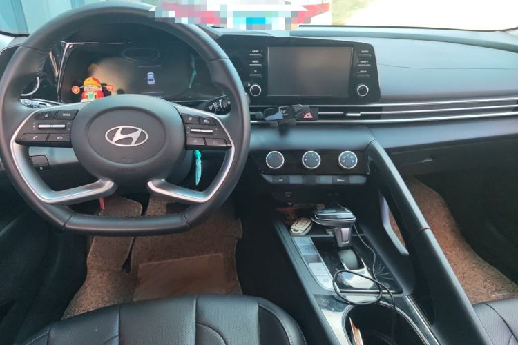 Used Hyundai Elantra 2023 1.5L CVT GLX Elite Edition Center Console