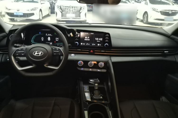 Used Hyundai Elantra 2023 1.5L CVT GLX Elite Edition Center Console
