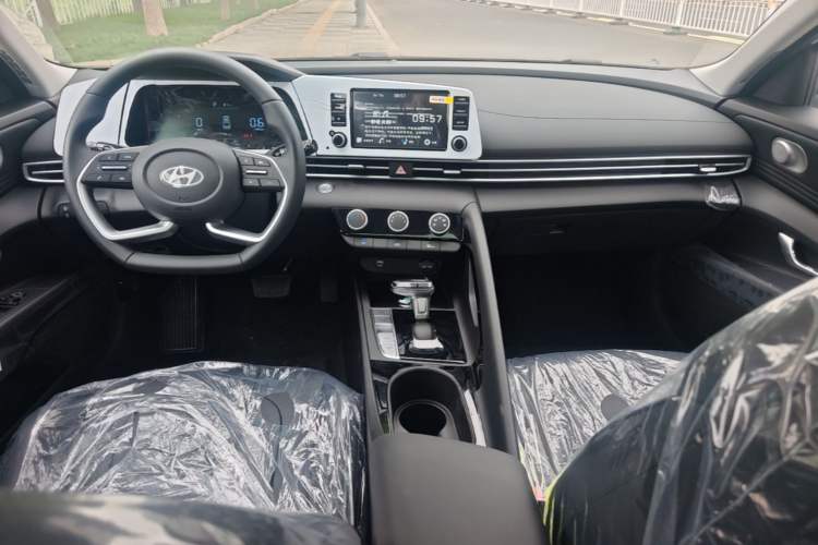 Used Hyundai Elantra 2023 1.5L CVT GLX Elite Edition Center Console