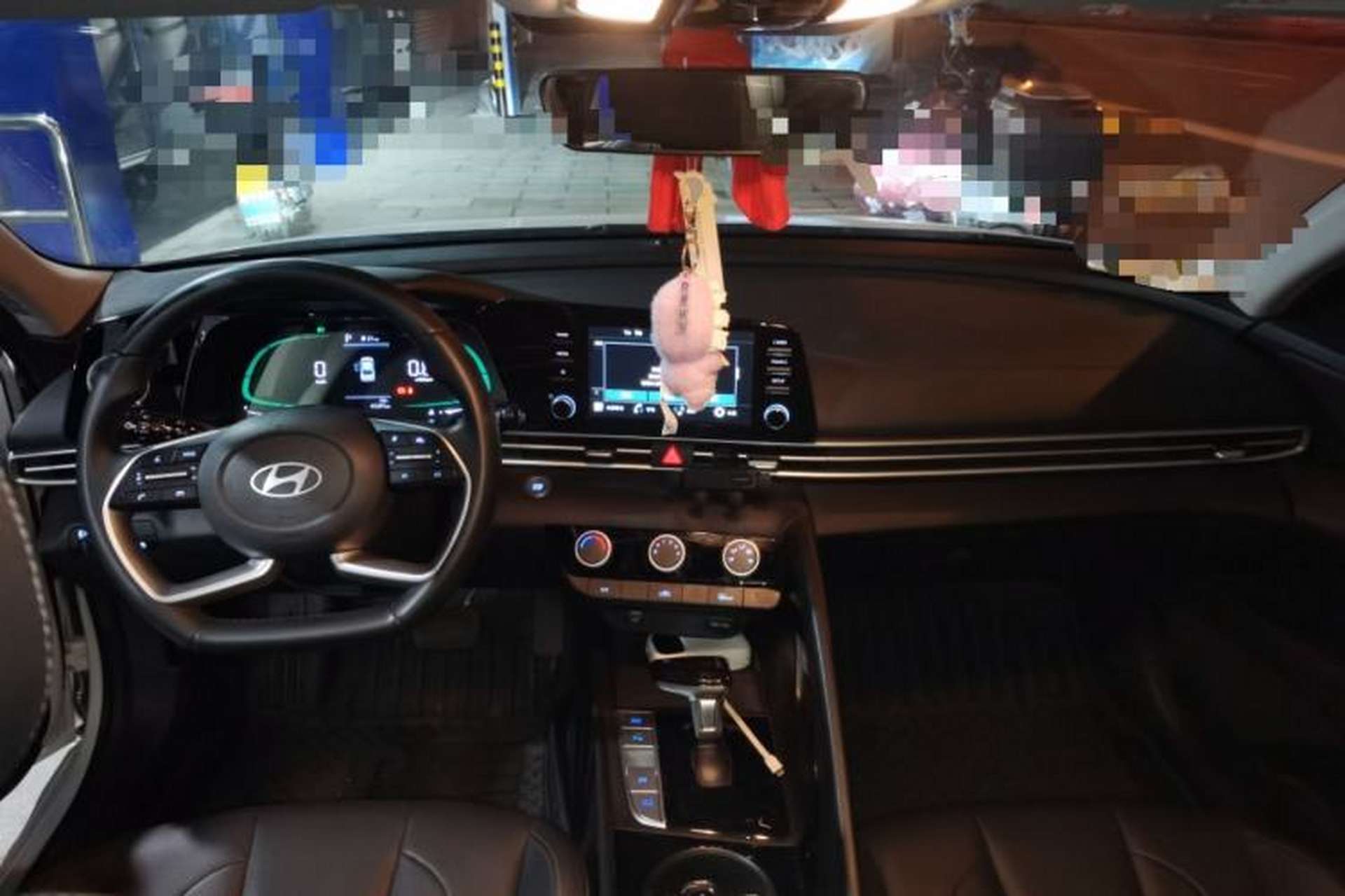 Used Hyundai Elantra 2023 1.5L CVT GLX Elite Edition Center Console