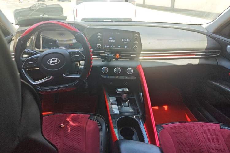 Used Hyundai Elantra 2023 1.5L CVT GLS Leading Edition Center Console