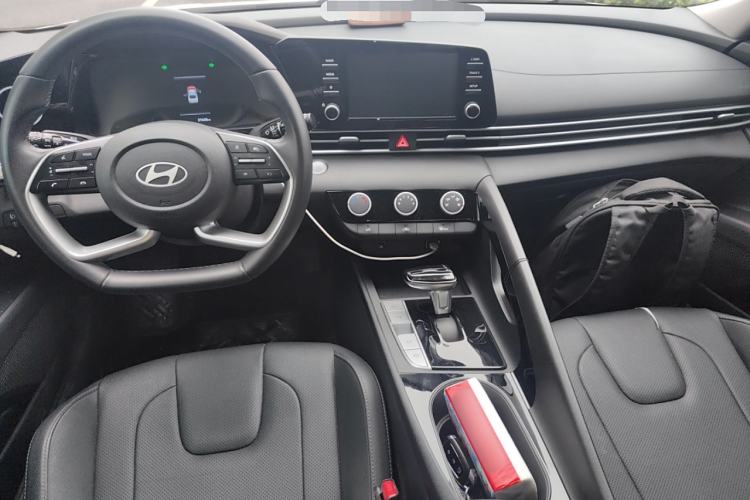 Used Hyundai Elantra 2023 1.5L CVT GLX Elite Edition Center Console