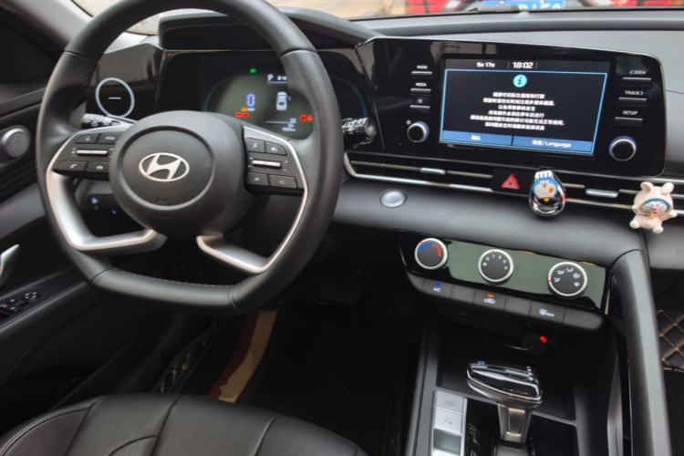 Used Hyundai Elantra 2023 1.5L CVT GLX Elite Edition Center Console