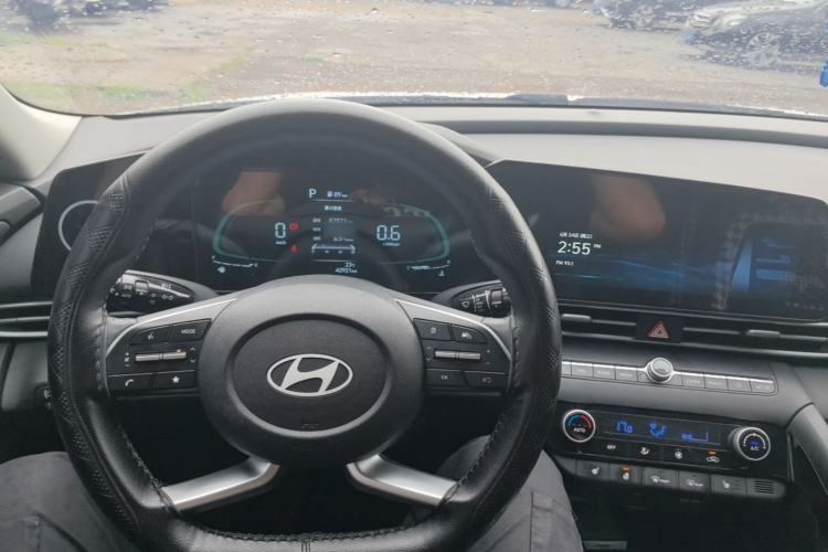 Used Hyundai Elantra 2023 1.5L CVT GLX Elite Edition Center Console