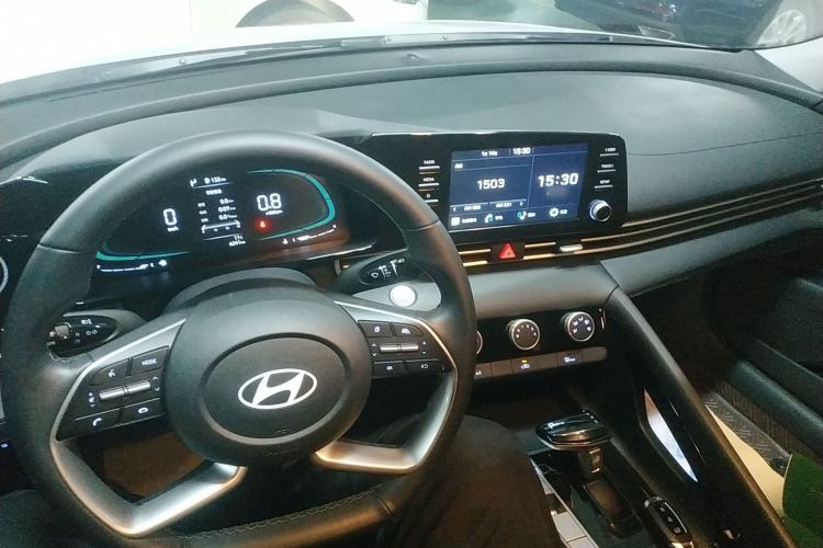 Used Hyundai Elantra 2023 1.5L CVT GLX Elite Edition Center Console