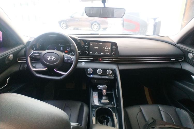 Used Hyundai Elantra 2023 1.5L CVT GLX Elite Edition Center Console