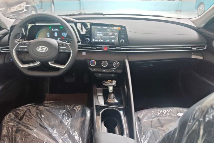 Used Hyundai Elantra 2023 1.5L CVT GLX Elite Edition Center Console