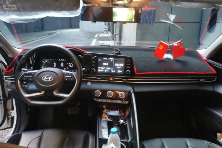 Used Hyundai Elantra 2023 1.5L CVT GLX Elite Edition Center Console