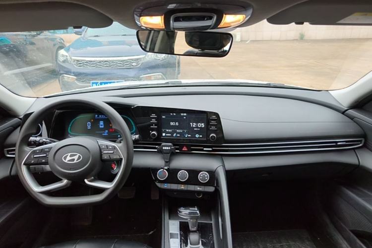 Used Hyundai Elantra 2023 1.5L CVT GLS Leading Edition Center Console