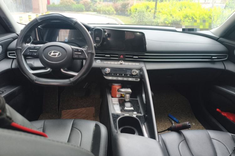 Used Hyundai Elantra 2023 1.5L CVT GLX Elite Edition Center Console