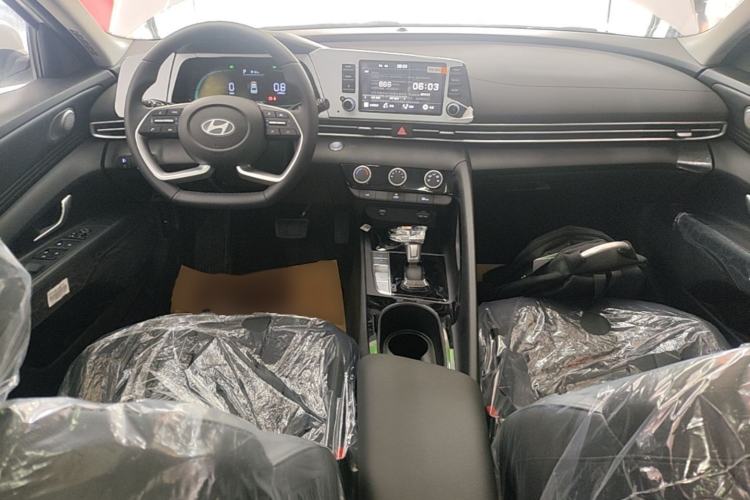 Used Hyundai Elantra 2023 1.5L CVT GLX Elite Edition Center Console