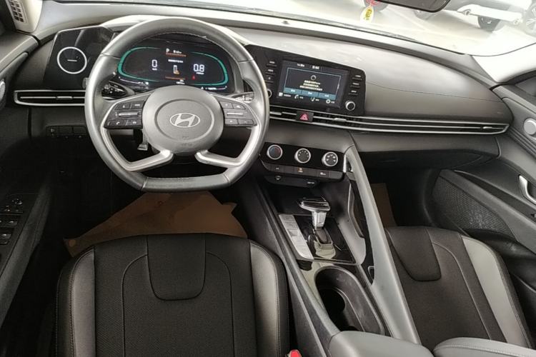Used Hyundai Elantra 2023 1.5L CVT GLX Elite Edition Center Console