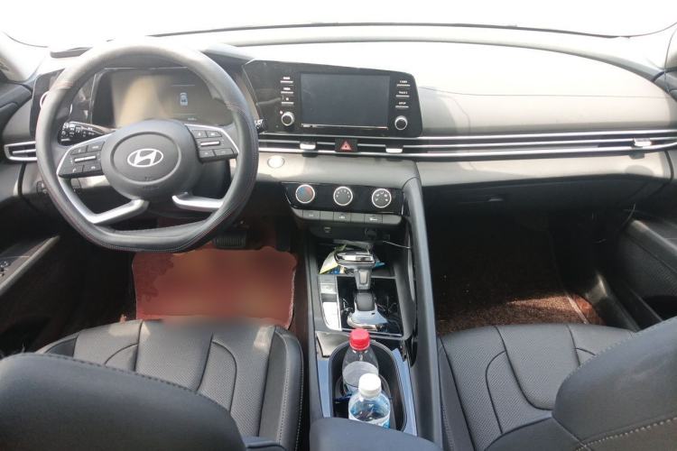 Used Hyundai Elantra 2023 1.5L CVT GLX Elite Edition Center Console