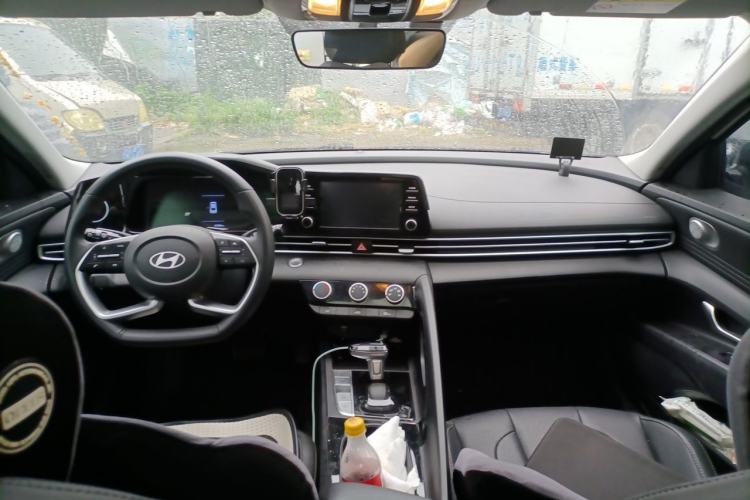 Used Hyundai Elantra 2023 1.5L CVT GLX Elite Edition Center Console