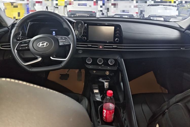 Used Hyundai Elantra 2023 1.5L CVT GLX Elite Edition Center Console