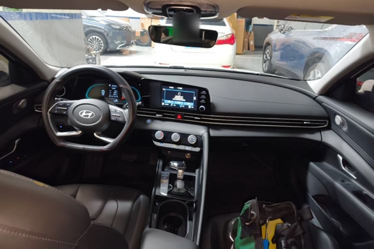 Used Hyundai Elantra 2023 1.5L CVT GLX Elite Edition Center Console