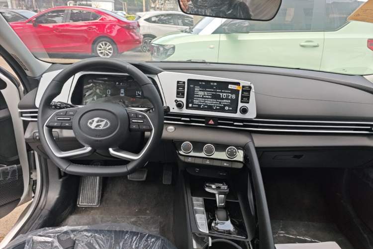 Used Hyundai Elantra 2023 1.5L CVT GLX Elite Edition Center Console