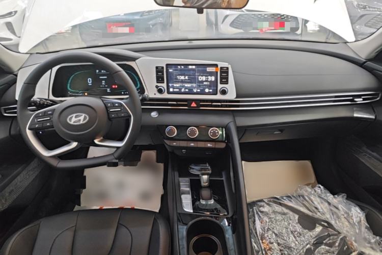 Used Hyundai Elantra 2023 1.5L CVT GLX Elite Edition Center Console