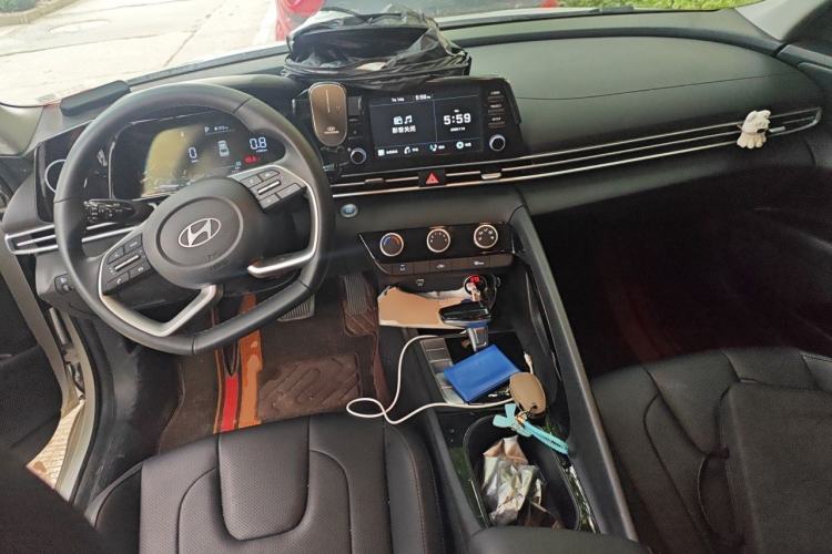 Used Hyundai Elantra 2023 1.5L CVT GLX Elite Edition Center Console