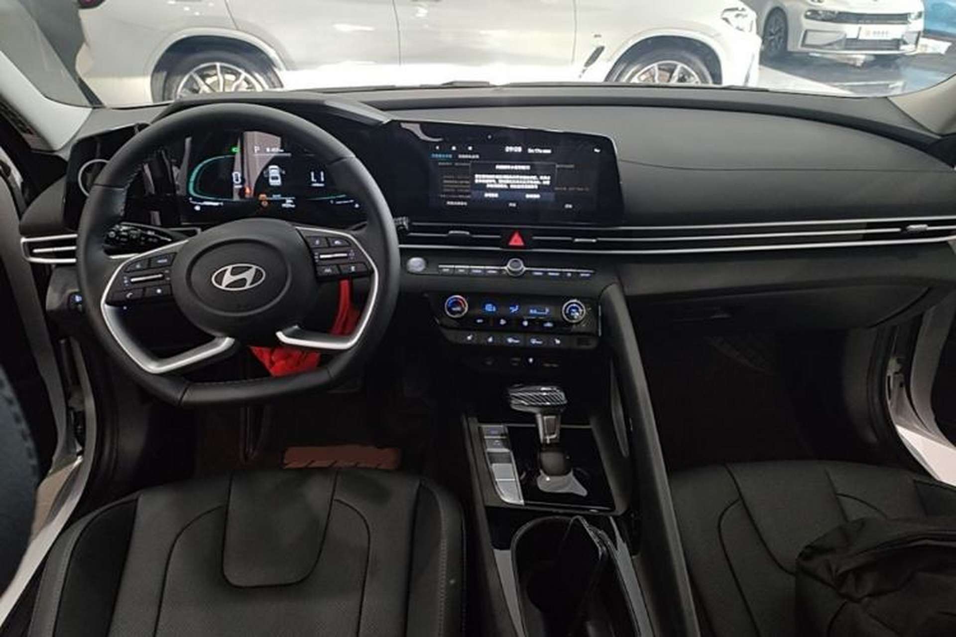 Used Hyundai Elantra 2023 1.5L CVT LUX Prestige Edition Center Console