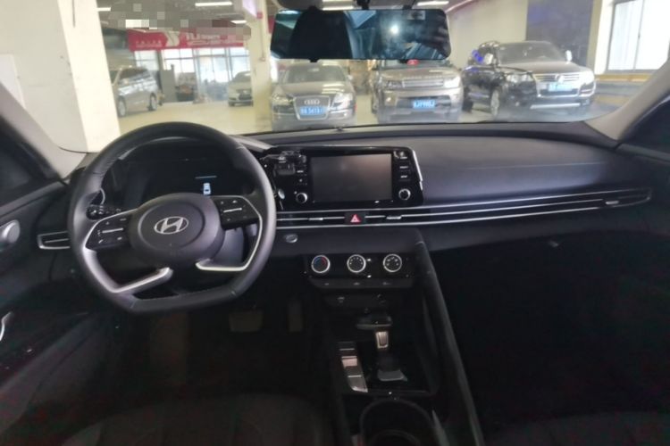 Used Hyundai Elantra 2023 1.5L CVT GLX Elite Edition Center Console