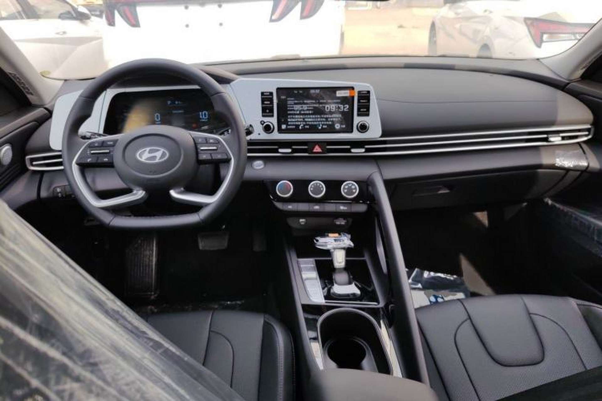 Used Hyundai Elantra 2023 1.5L CVT GLX Elite Edition Center Console