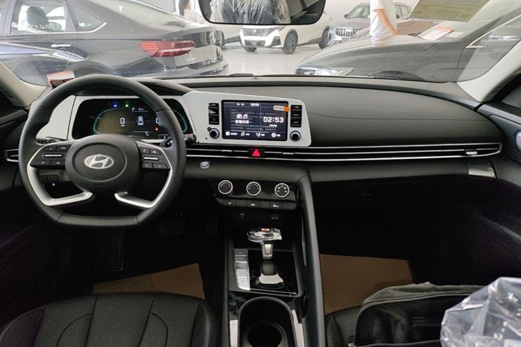 Used Hyundai Elantra 2023 1.5L CVT GLX Elite Edition Center Console