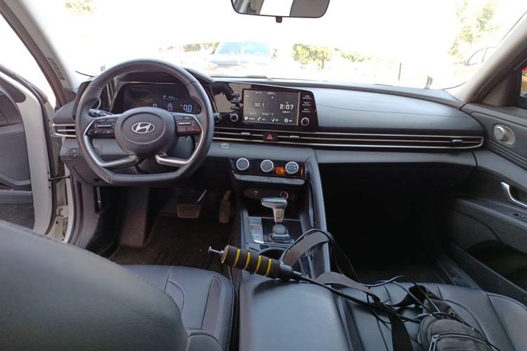 Used Hyundai Elantra 2023 1.5L CVT GLX Elite Edition Center Console