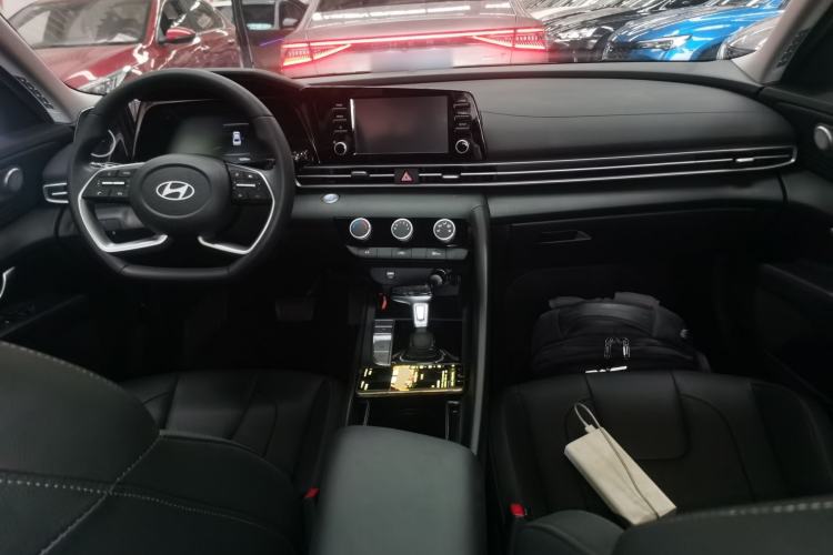 Used Hyundai Elantra 2023 1.5L CVT GLX Elite Edition Center Console