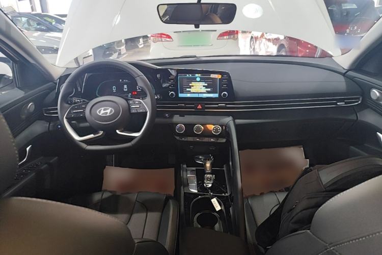 Used Hyundai Elantra 2023 1.5L CVT GLX Elite Edition Center Console