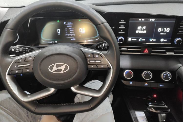 Used Hyundai Elantra 2023 1.5L CVT GLX Elite Edition Center Console