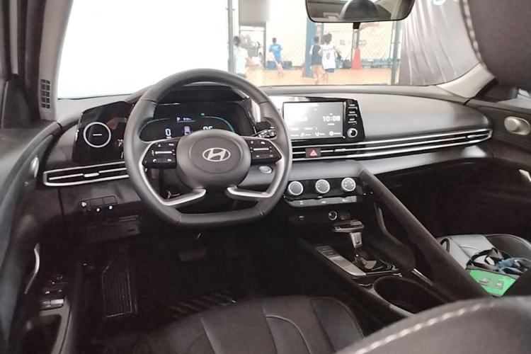 Used Hyundai Elantra 2023 1.5L CVT GLX Elite Edition Center Console