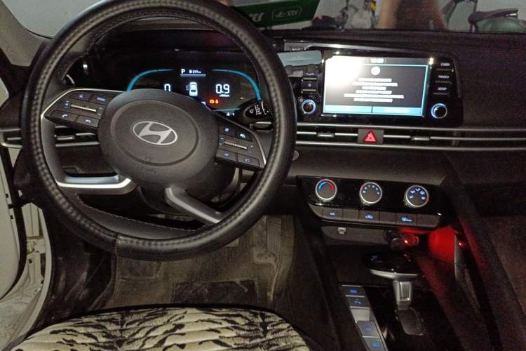 Used Hyundai Elantra 2023 1.5L CVT GLX Elite Edition Center Console