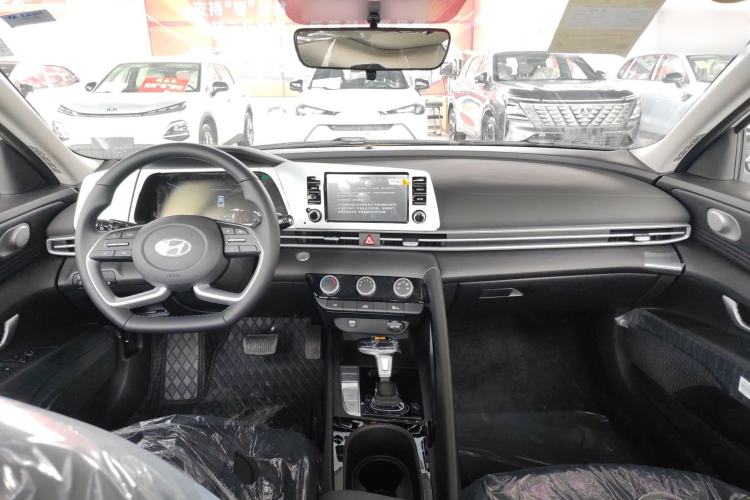 Used Hyundai Elantra 2023 1.5L CVT GLX Elite Edition Center Console