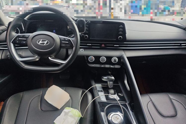 Used Hyundai Elantra 2023 1.5L CVT GLX Elite Edition Center Console