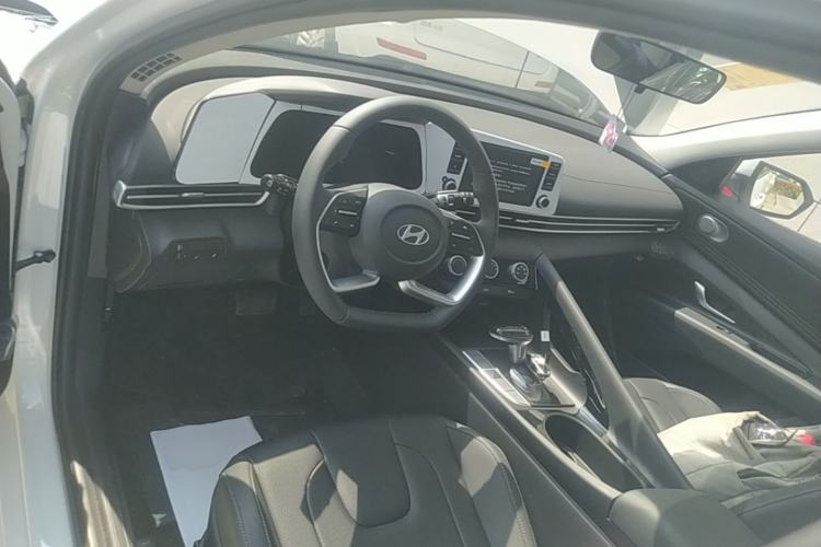 Used Hyundai Elantra 2023 1.5L CVT GLX Elite Edition Center Console