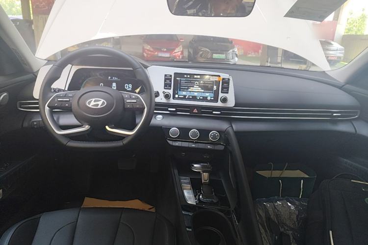 Used Hyundai Elantra 2023 1.5L CVT GLX Elite Edition Center Console