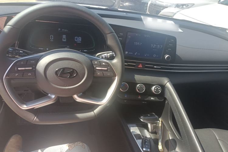Used Hyundai Elantra 2023 1.5L CVT GLX Elite Edition Center Console