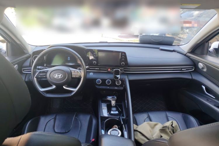 Used Hyundai Elantra 2023 1.5L CVT GLX Elite Edition Center Console