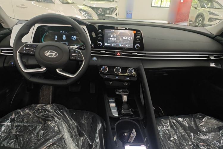 Used Hyundai Elantra 2023 1.5L CVT GLX Elite Edition Center Console
