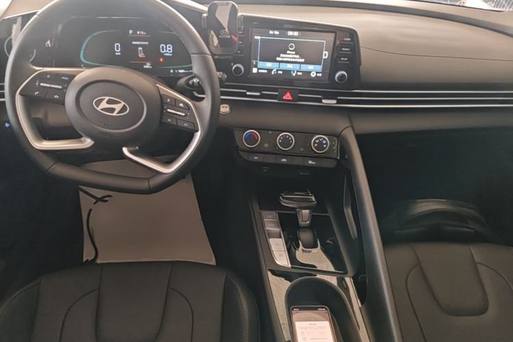 Used Hyundai Elantra 2023 1.5L CVT GLX Elite Edition Center Console