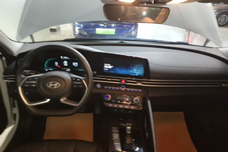 Used Hyundai Elantra 2023 1.5L CVT GLX Elite Edition Center Console