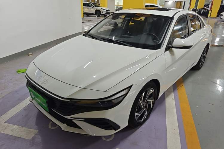 Hyundai Elantra 2023 1.5L CVT LUX Prestige Edition