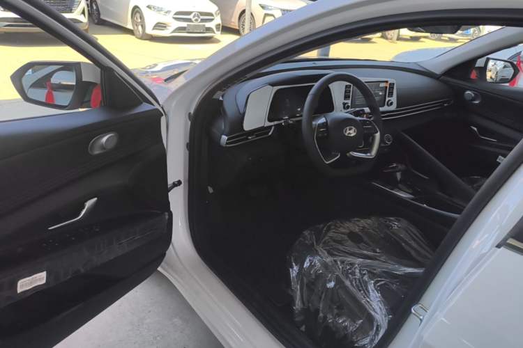 Used Hyundai Elantra 2023 1.5L CVT GLX Elite Edition Driver Seat