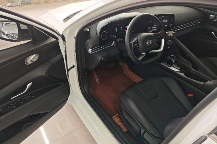 Used Hyundai Elantra 2023 1.5L CVT GLX Elite Edition Driver Seat