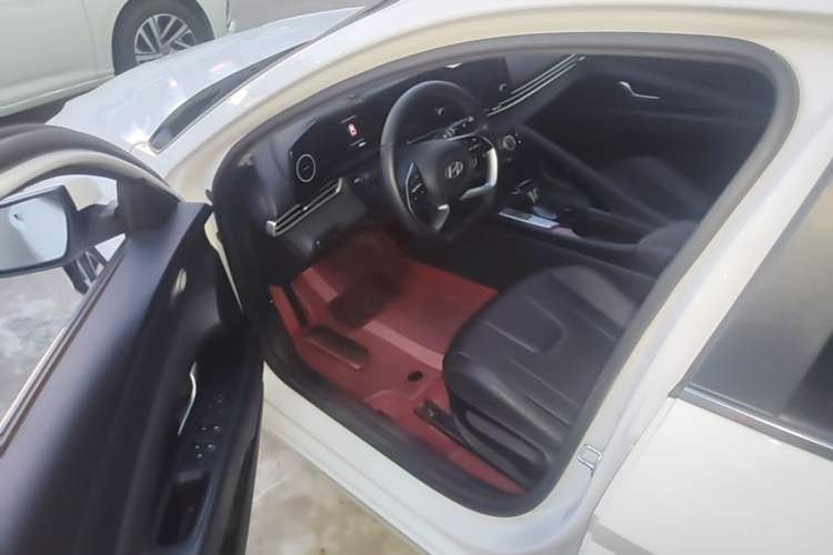 Used Hyundai Elantra 2023 1.5L CVT GLX Elite Edition Driver Seat
