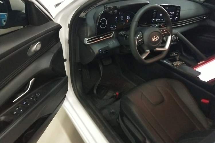 Used Hyundai Elantra 2023 1.5L CVT GLX Elite Edition Driver Seat